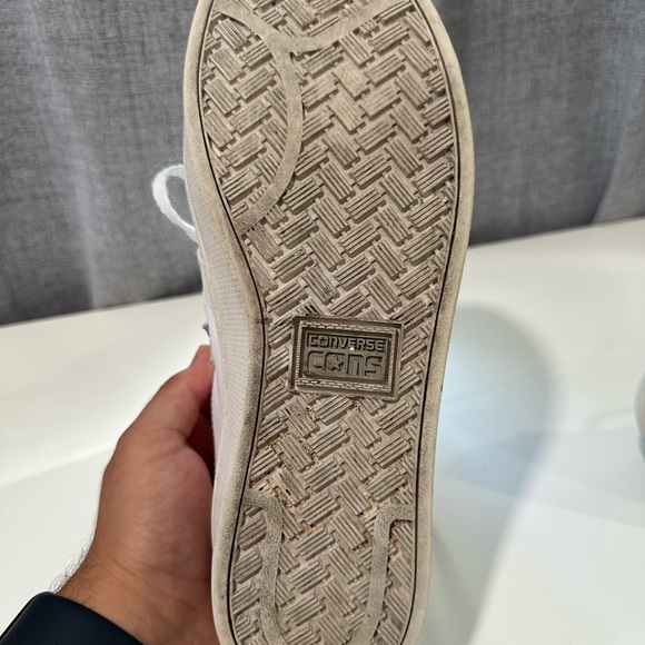 Men’s white converse sneakers. Size 10   Pre owned - Picture 10 of 12